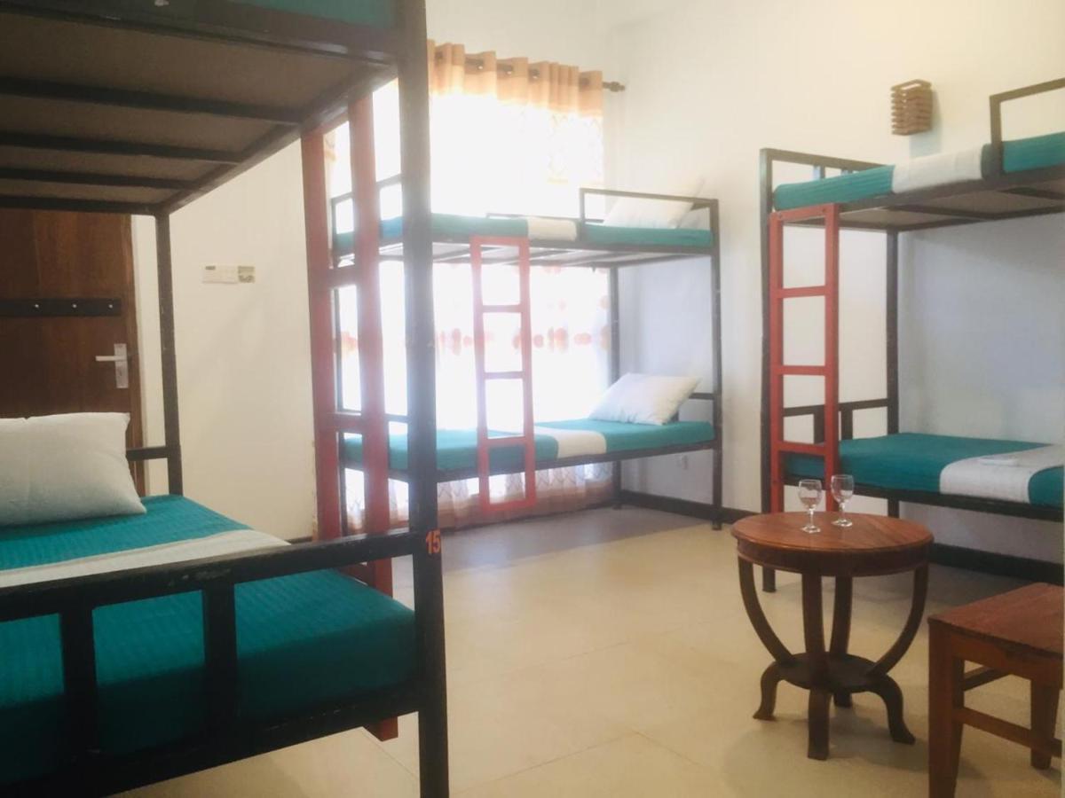 One More Night Hostel Sigiriya Bagian luar foto