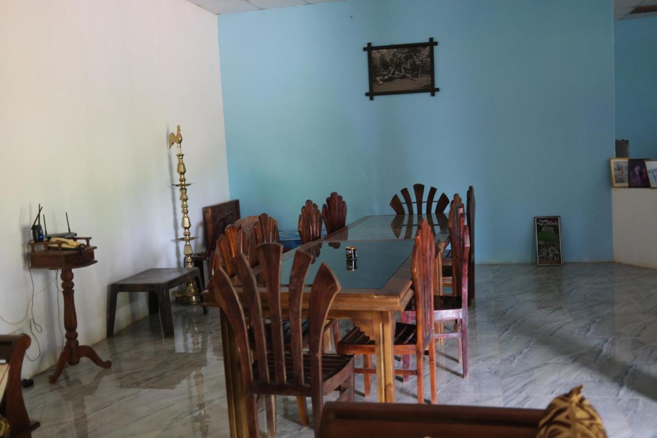 One More Night Hostel Sigiriya Bagian luar foto