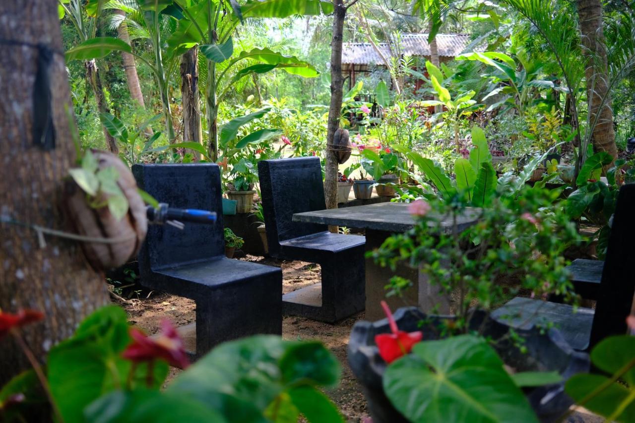 One More Night Hostel Sigiriya Bagian luar foto