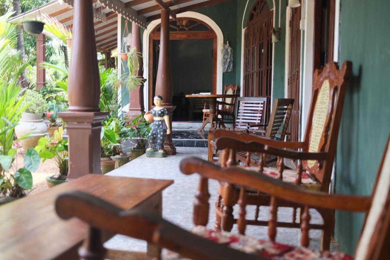 One More Night Hostel Sigiriya Bagian luar foto